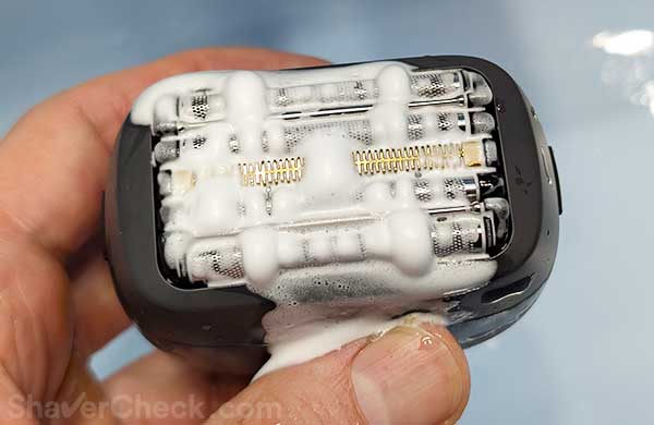 Lathering the Palm blades with soap (sonic mode activated).