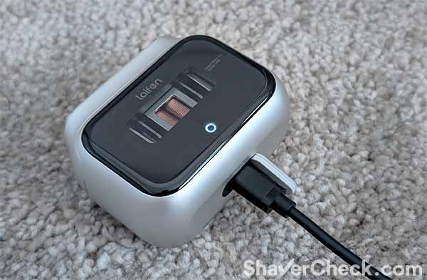 Charging the Laifen P3 Pro.