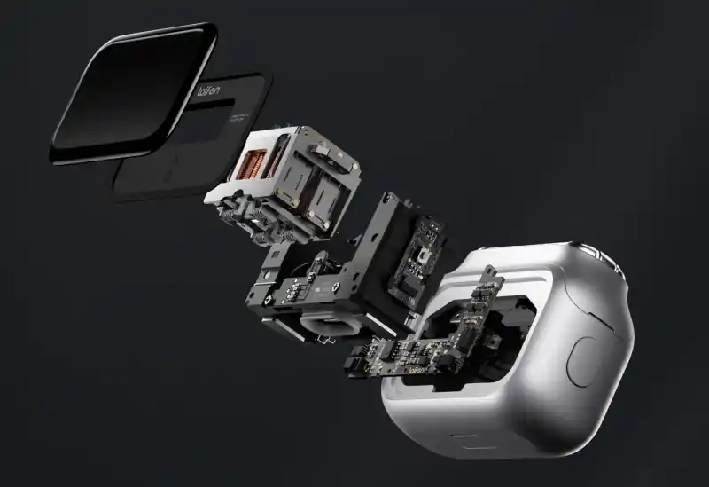 The inner components of the shaver.